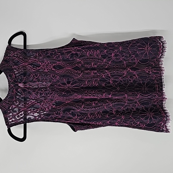 WHBM Lace Top with Teardrop Back+Fringe Hem Omb Blu Raspberry Rose Color - Picture 17 of 17